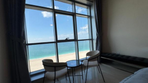 SeaView Beachfront with pool,sauna,jacuzzi,gym,cafe